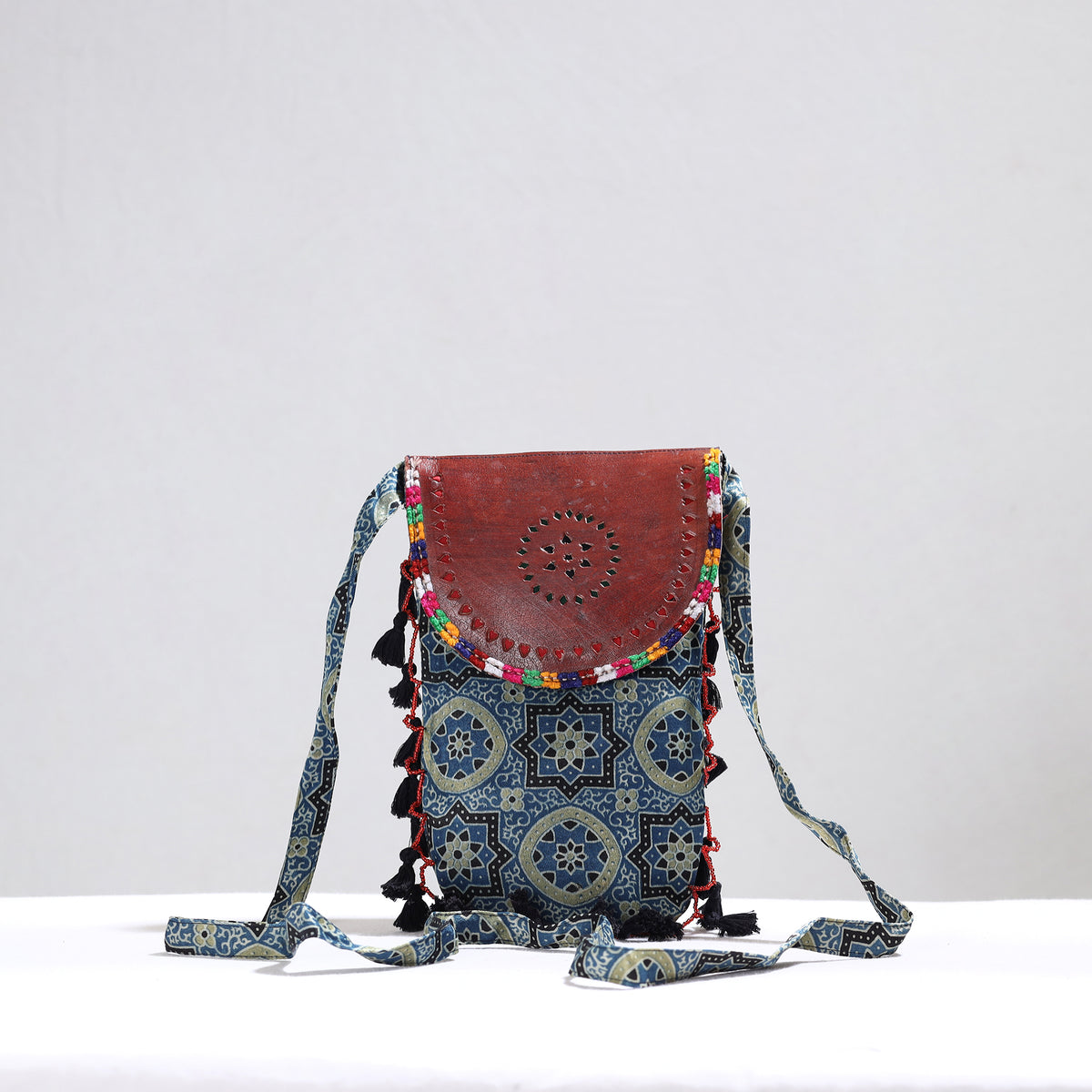 kutch sling bag