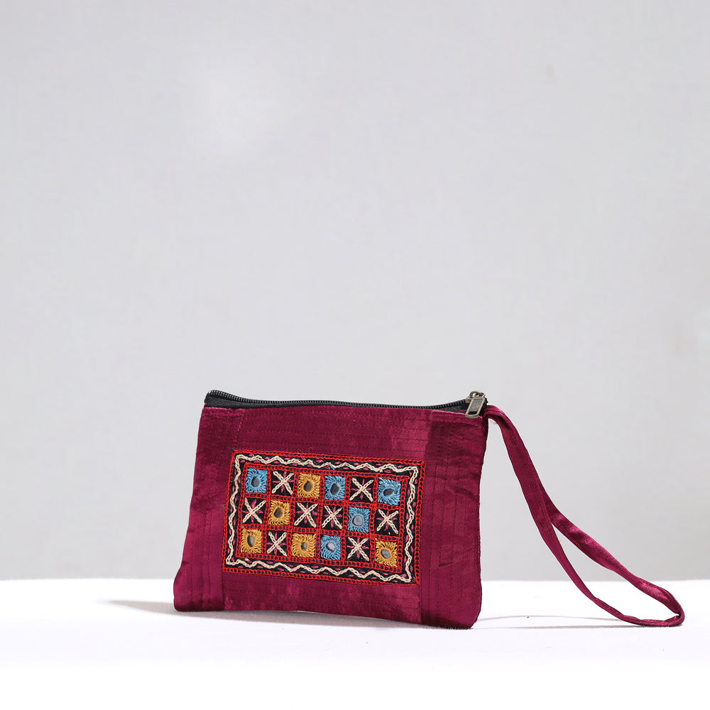 embroidery mobile pouch