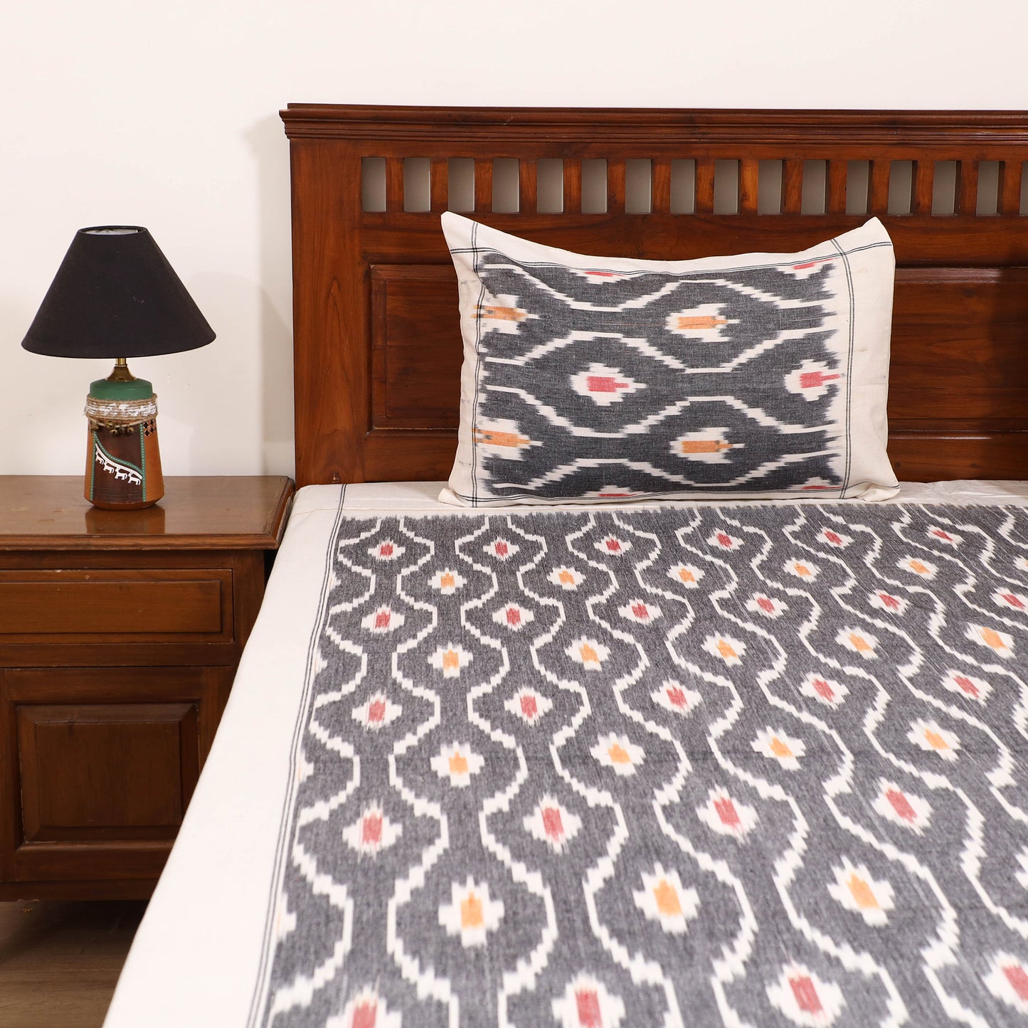 Pochampally Ikat Weave Cotton Double Bedsheet Set (108 x 90 in) 39