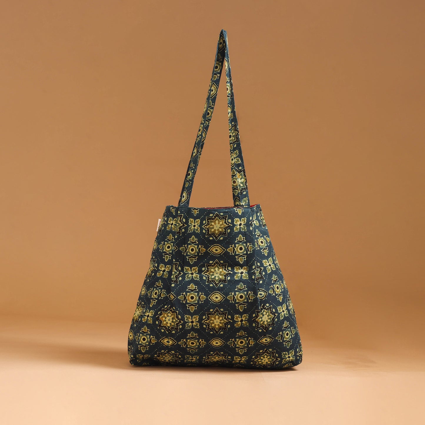 Handcrafted Fabric Jhola Bag 09