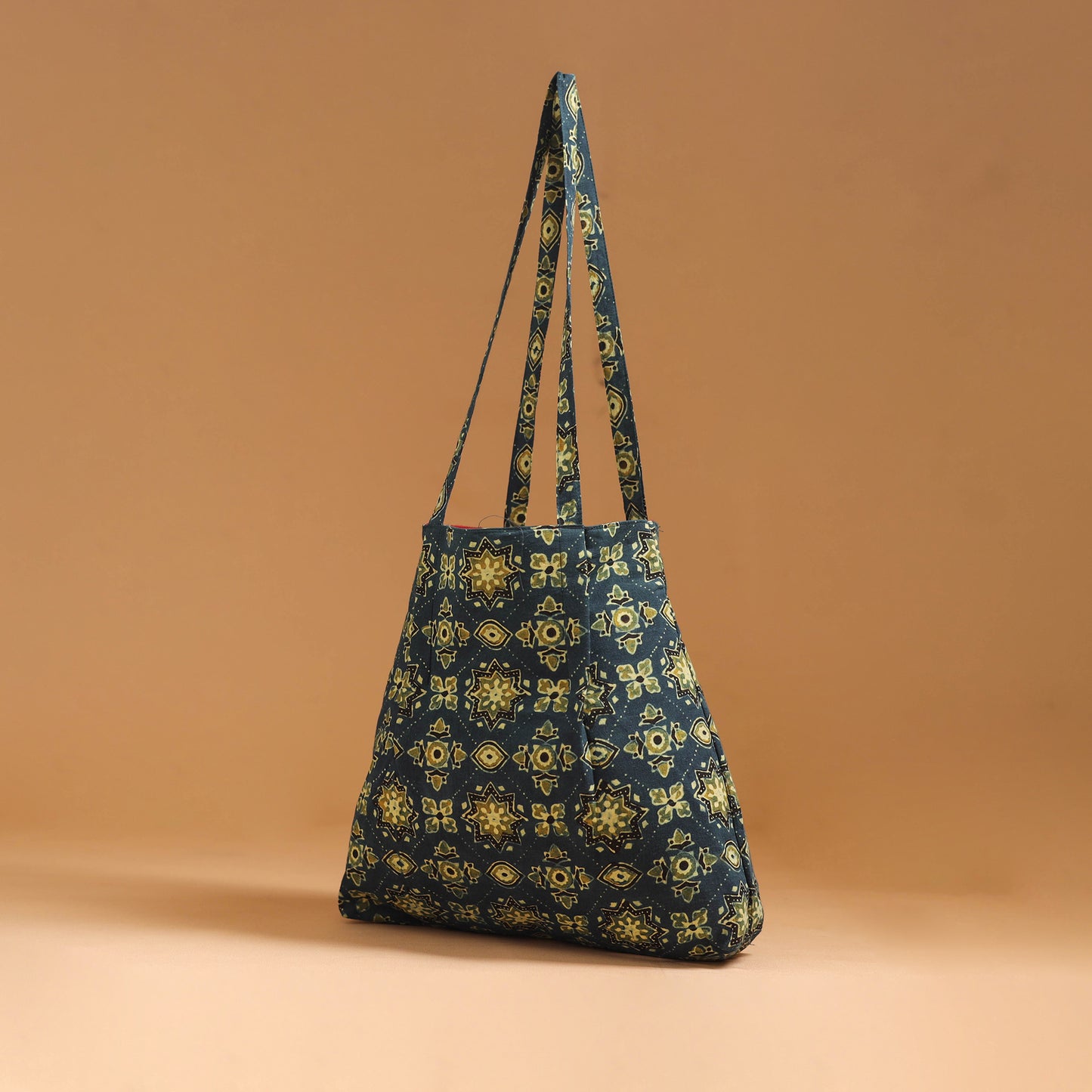 Handcrafted Fabric Jhola Bag 09