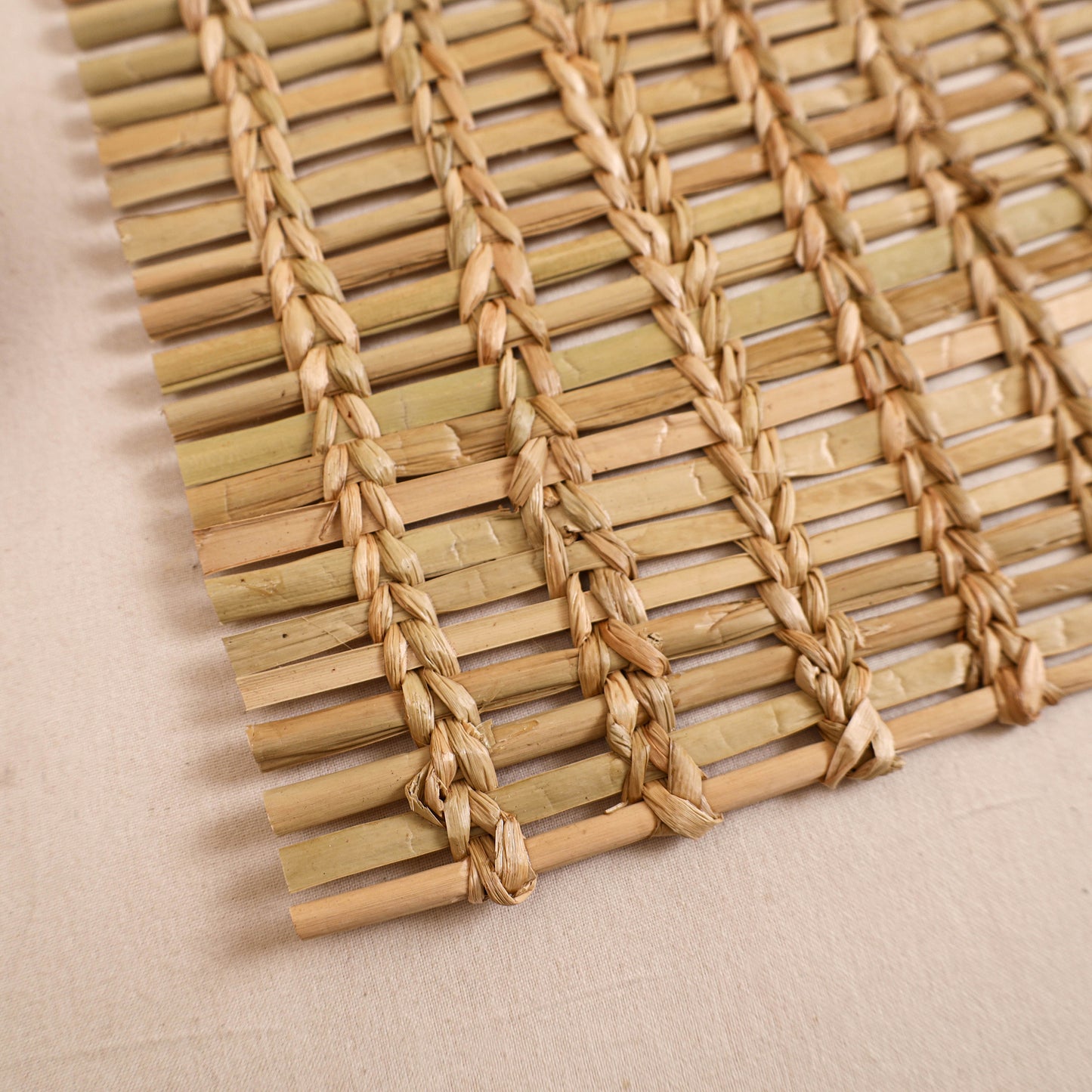 Greenkraft Handcrafted Natural Grass Dining Table Mat (16 x 12 in) 05