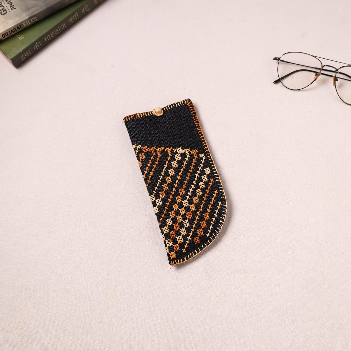 Tribal Hand Embroidered Jute Spectacle Pouch  08