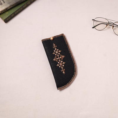 Tribal Hand Embroidered Jute Spectacle Pouch  13