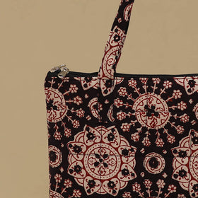 Handcrafted Cotton Quilted Handbag 09
