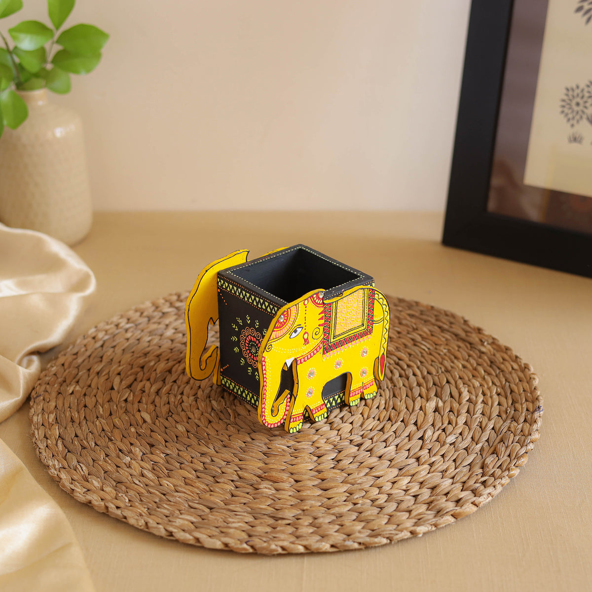 Elephant - Handpainted Wooden Pen Stand 01