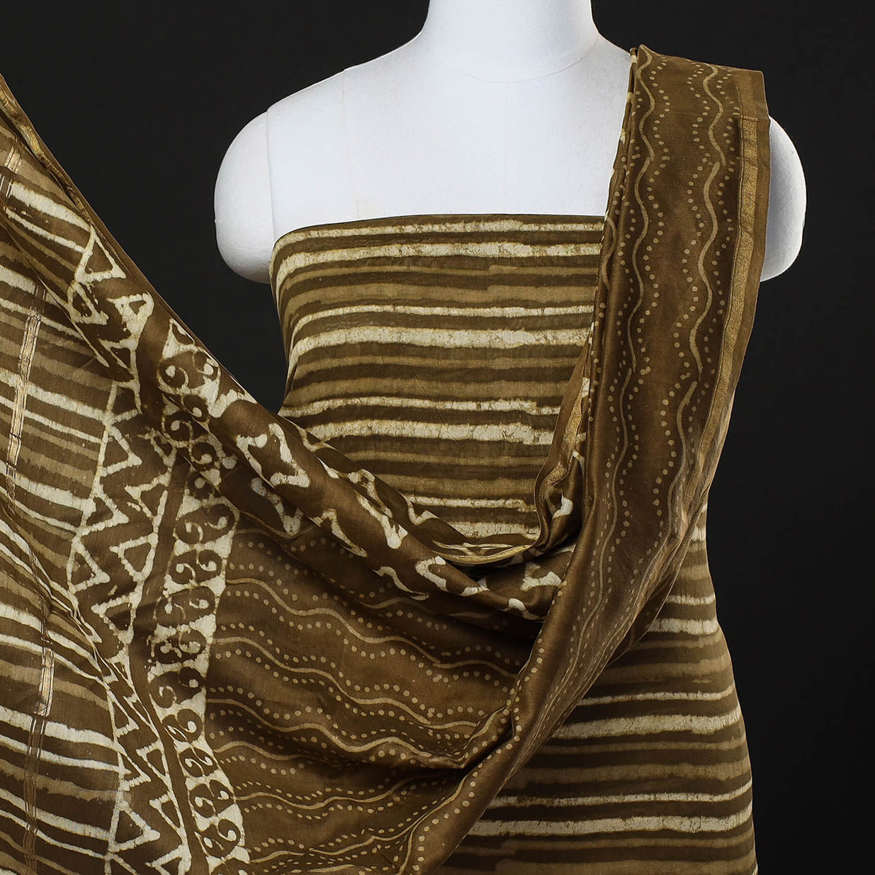 Printed Maheshwari Silk Dress Materials at Rs 1600/piece | Silk Dress  Materials in Jaipur | ID: 2852490311848