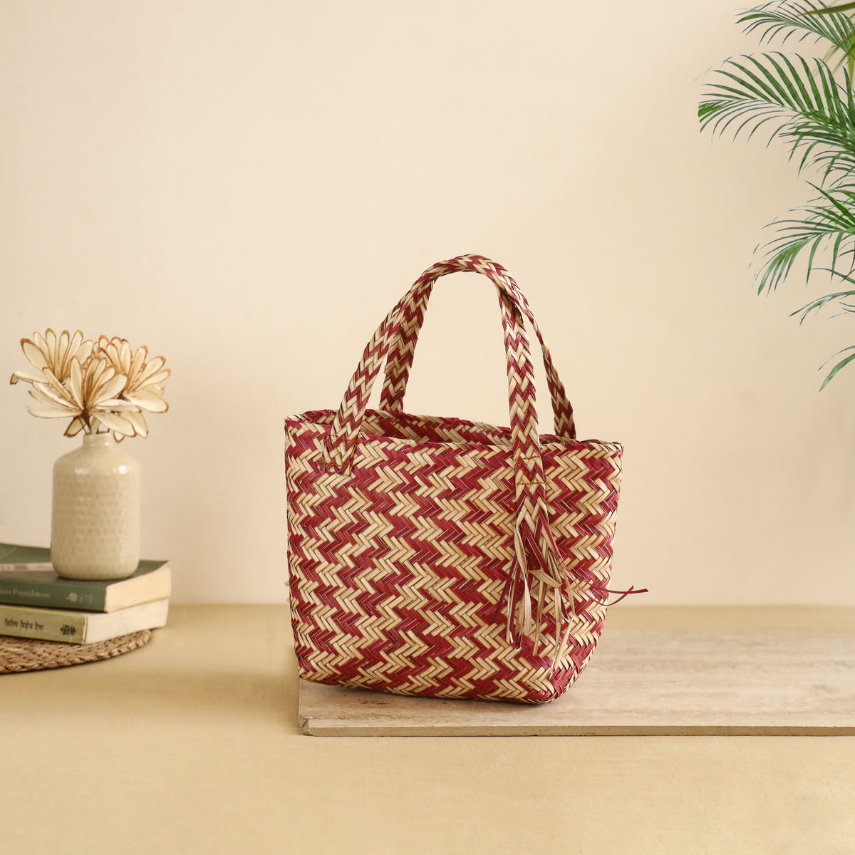 Handcrafted Natural Water Hyacinth Handbag from Assam 09