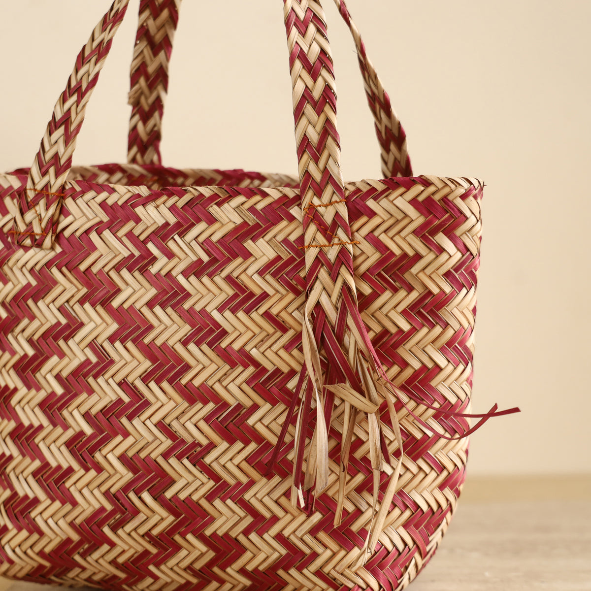 Handcrafted Natural Water Hyacinth Handbag from Assam 09
