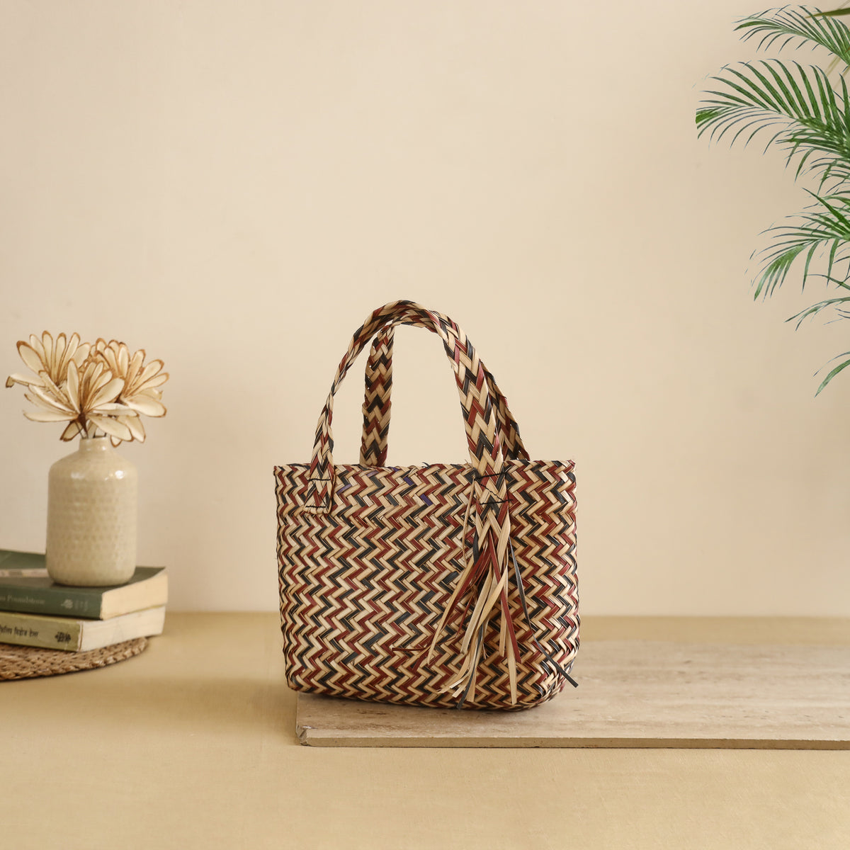 Handcrafted Natural Water Hyacinth Handbag from Assam 06