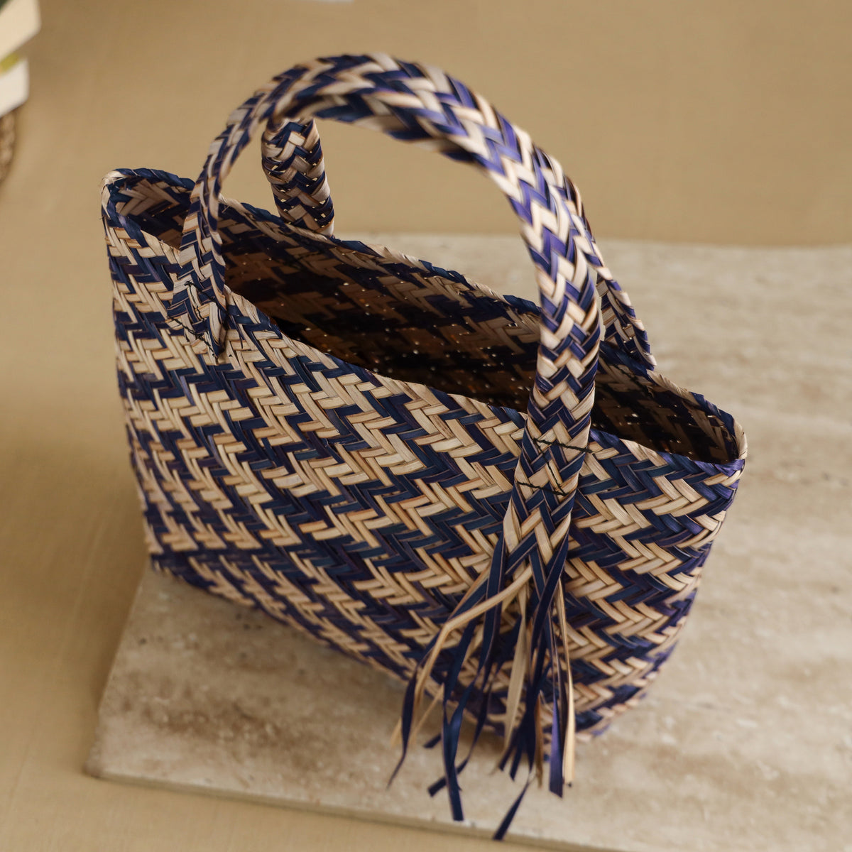 Handcrafted Natural Water Hyacinth Handbag from Assam 02