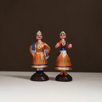 Thanjavur Thalaiyatti Bommai Handpainted Bobble Head Raja Rani Dancing Doll 14