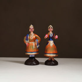 Thanjavur Thalaiyatti Bommai Handpainted Bobble Head Raja Rani Dancing Doll 12