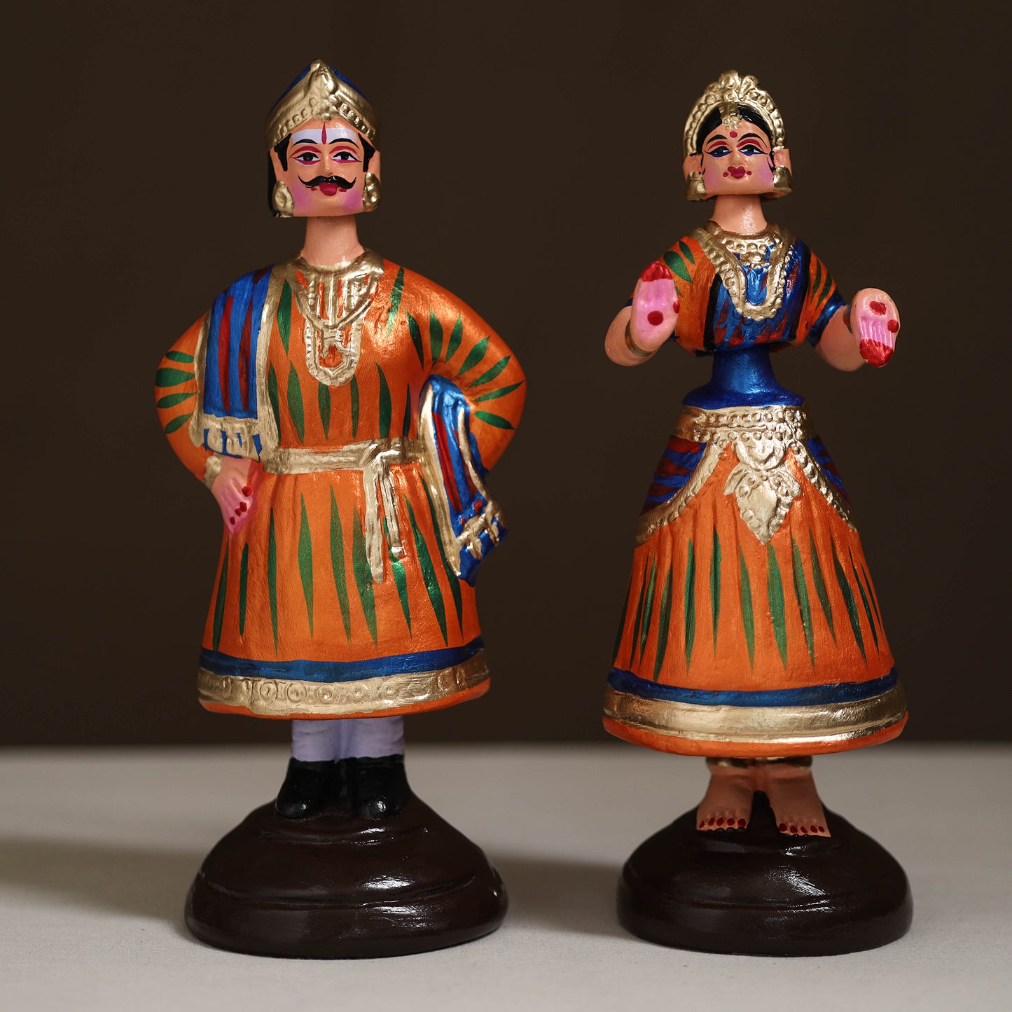 Thanjavur Thalaiyatti Bommai Handpainted Bobble Head Raja Rani Dancing Doll 12