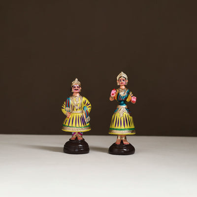 Thanjavur Thalaiyatti Bommai Handpainted Bobble Head Raja Rani Dancing Doll 11