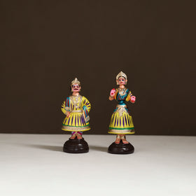 Thanjavur Thalaiyatti Bommai Handpainted Bobble Head Raja Rani Dancing Doll 11