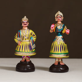 Thanjavur Thalaiyatti Bommai Handpainted Bobble Head Raja Rani Dancing Doll 11