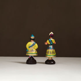 Thanjavur Thalaiyatti Bommai Handpainted Bobble Head Raja Rani Dancing Doll 11