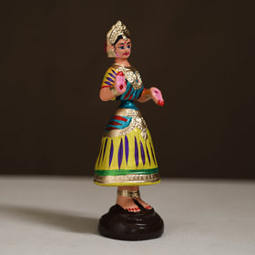Thanjavur Thalaiyatti Bommai Handpainted Bobble Head Raja Rani Dancing Doll 11