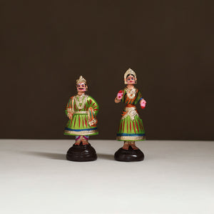 Green - Thanjavur Thalaiyatti Bommai Handpainted Bobble Head Raja Rani Dancing Doll 13