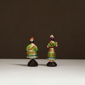 Thanjavur Thalaiyatti Bommai Handpainted Bobble Head Raja Rani Dancing Doll 13