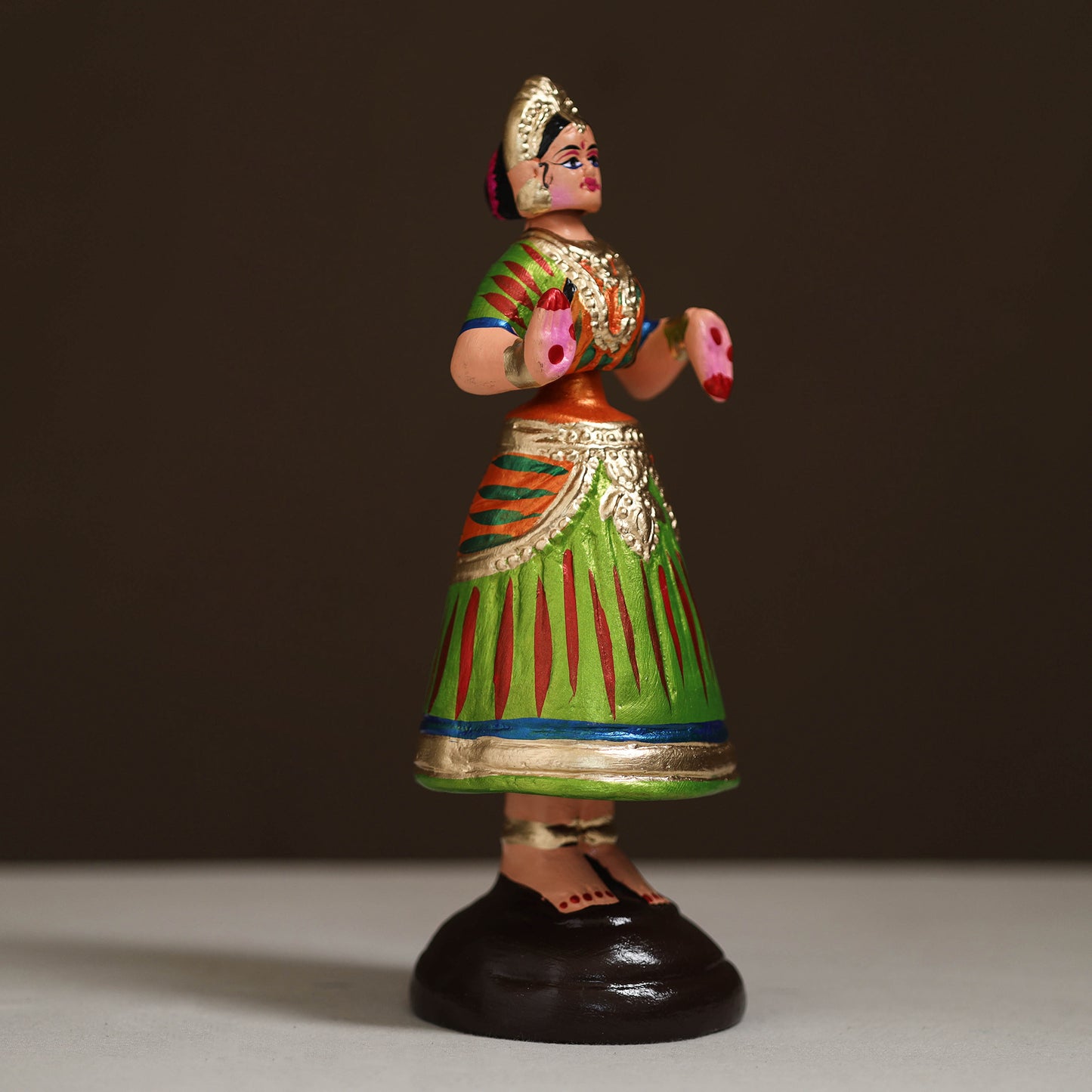 Thanjavur Thalaiyatti Bommai Handpainted Bobble Head Raja Rani Dancing Doll 15