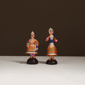 Thanjavur Thalaiyatti Bommai Handpainted Bobble Head Raja Rani Dancing Doll 14