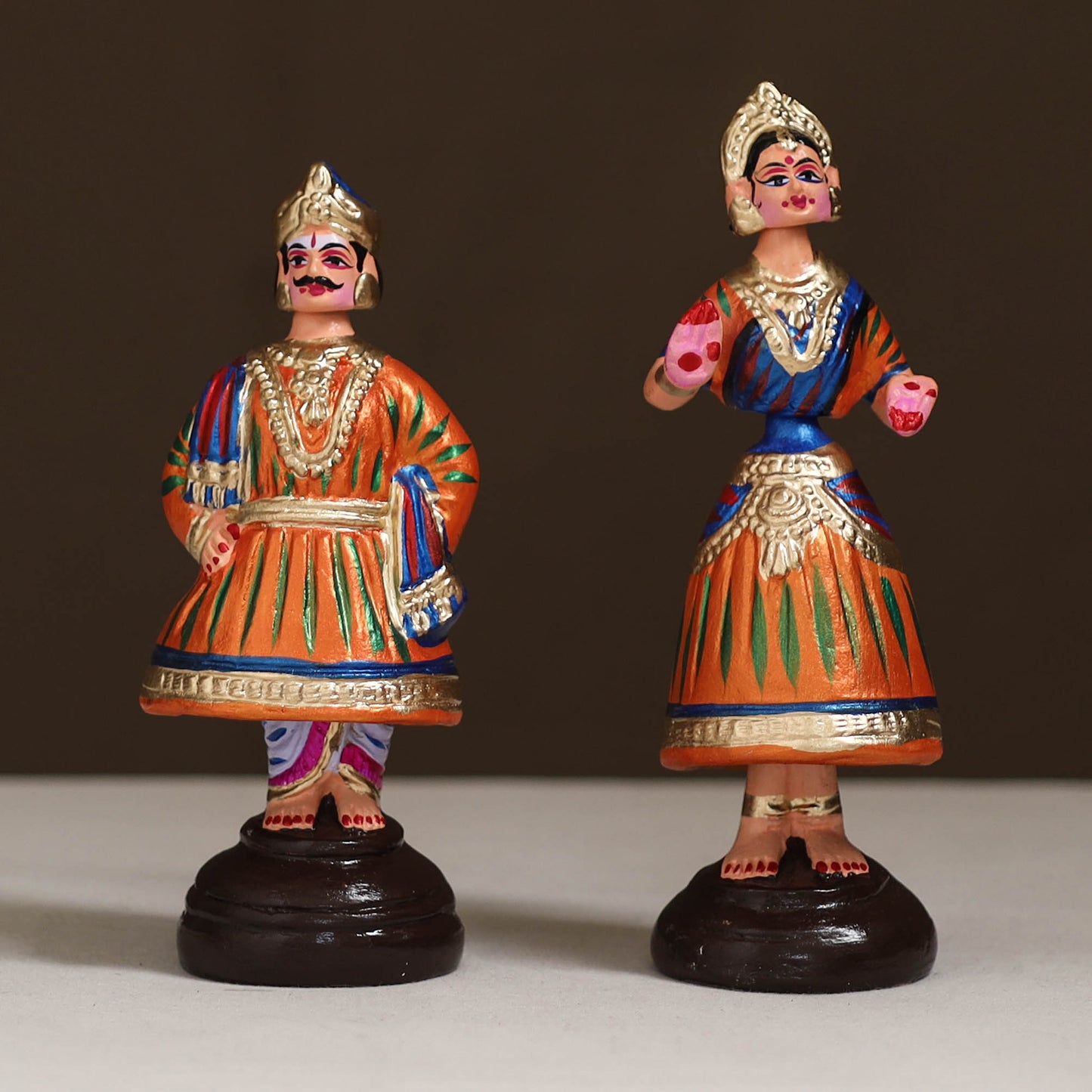 Thanjavur Thalaiyatti Bommai Handpainted Bobble Head Raja Rani Dancing Doll 12