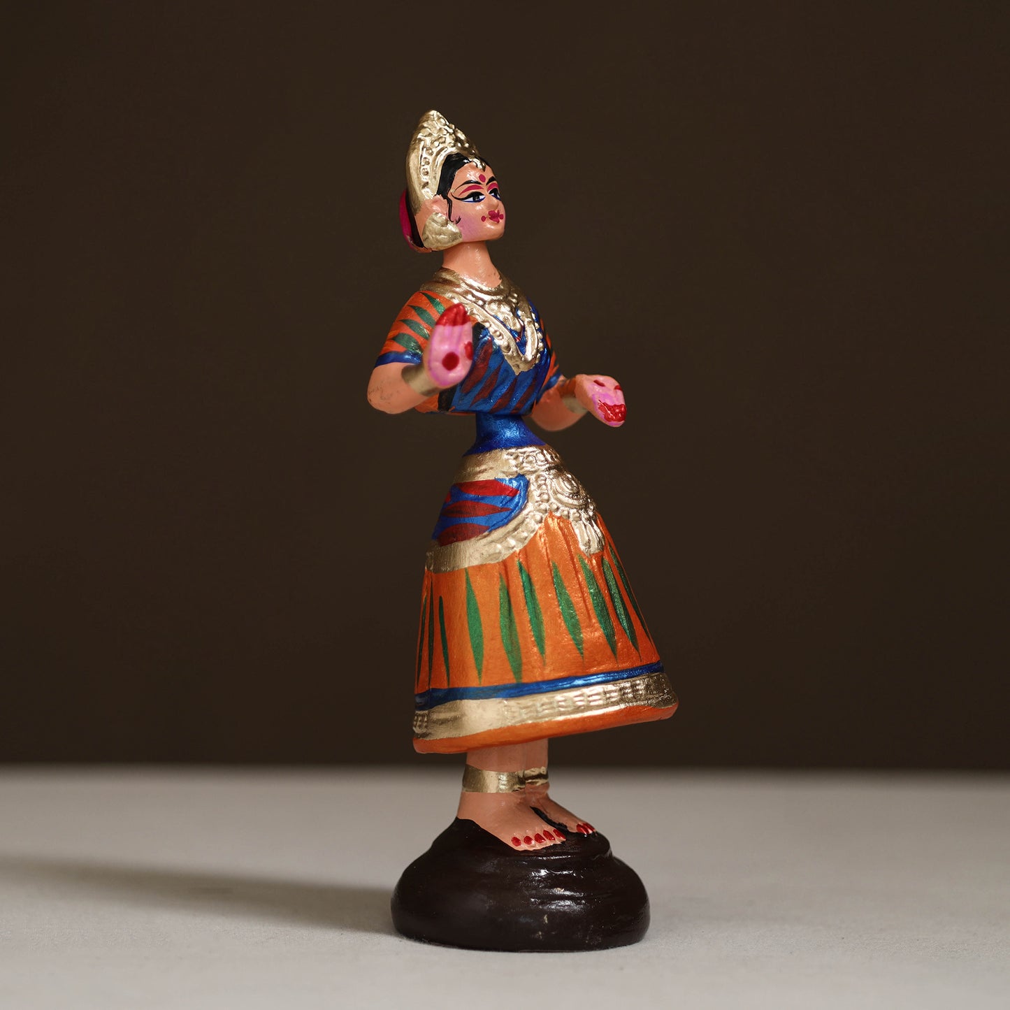 Thanjavur Thalaiyatti Bommai Handpainted Bobble Head Raja Rani Dancing Doll 12