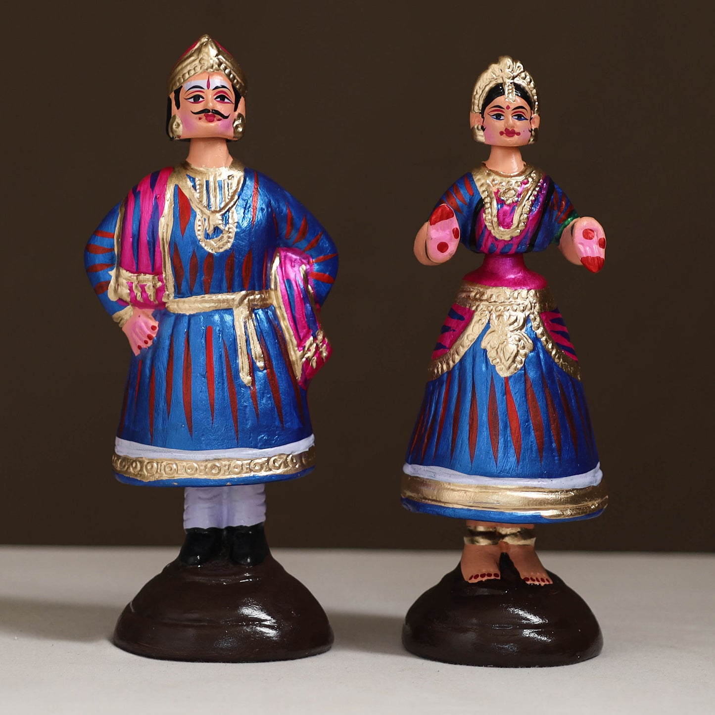 Thanjavur Thalaiyatti Bommai Handpainted Bobble Head Raja Rani Dancing Doll 16