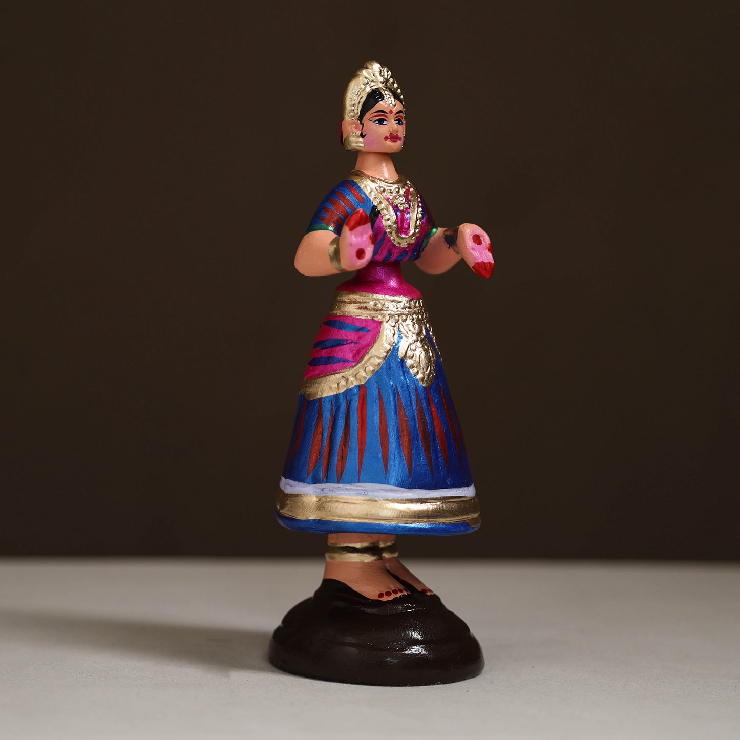 Thanjavur Thalaiyatti Bommai Handpainted Bobble Head Raja Rani Dancing Doll 16