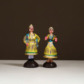 Thanjavur Thalaiyatti Bommai Handpainted Bobble Head Raja Rani Dancing Doll 17