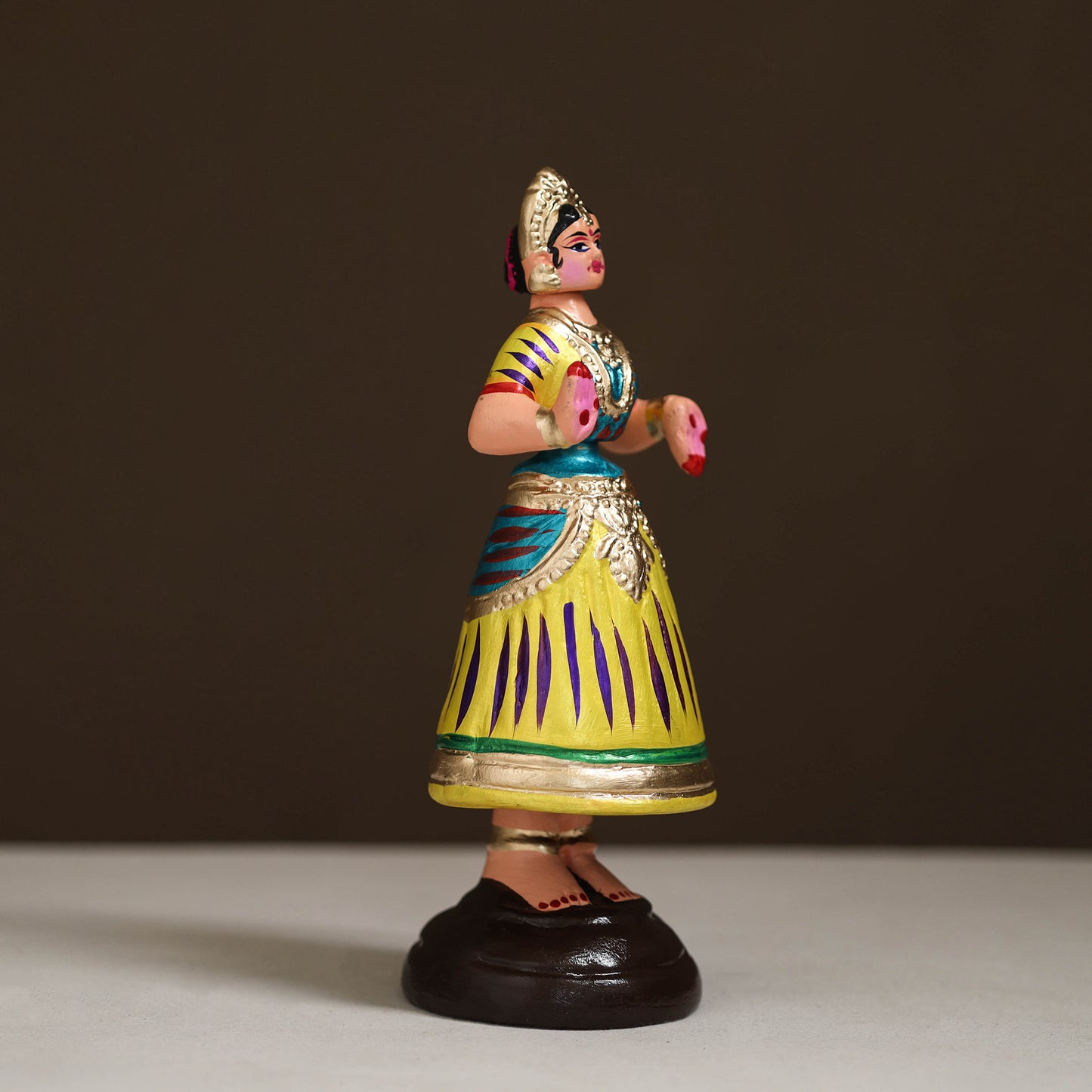 Thanjavur Thalaiyatti Bommai Handpainted Bobble Head Raja Rani Dancing Doll 17