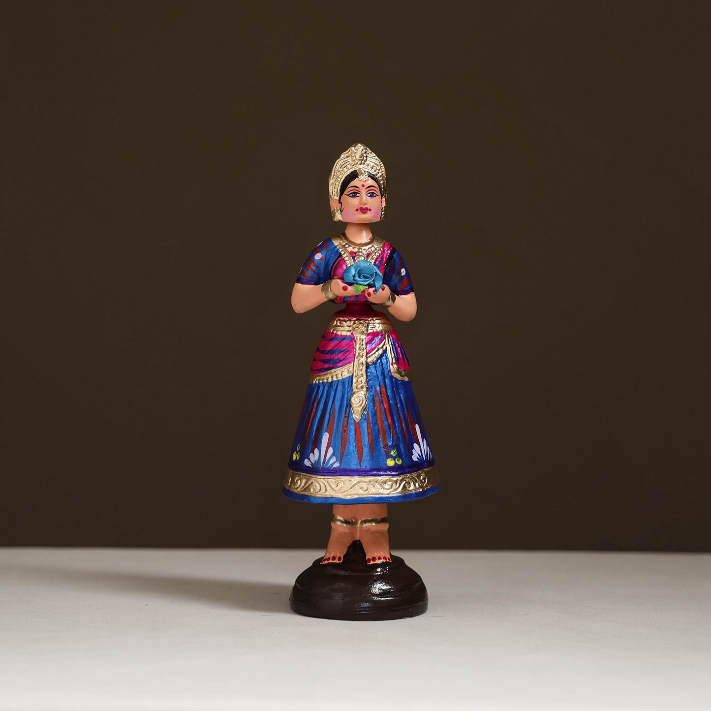 Thanjavur Thalaiyatti Bommai Handpainted Bobble Head Dancing Doll 01