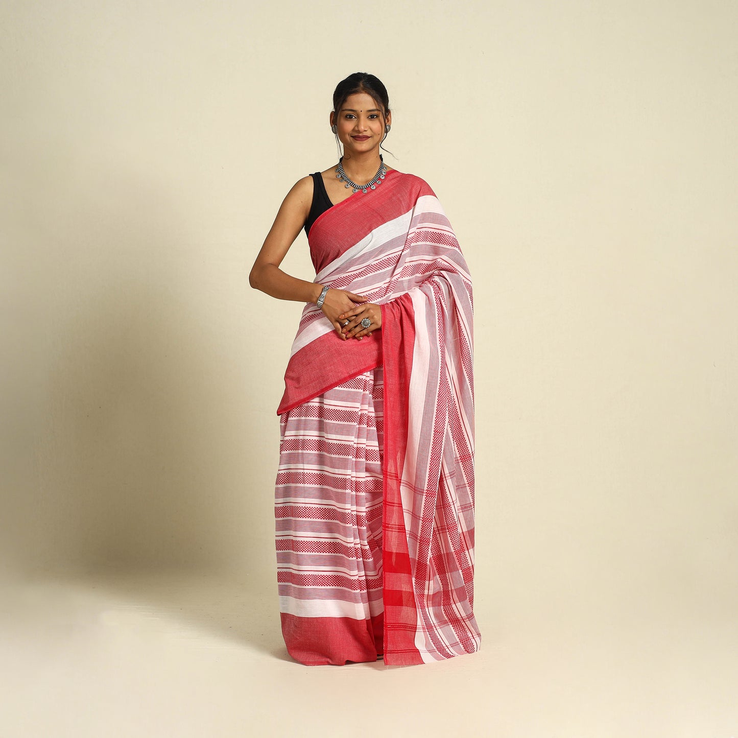 White - handloom cotton phulia jamdani saree 15