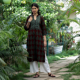 Buy  Bagh Hand Block Printed Cotton Straight Kurta Online at iTokri.com