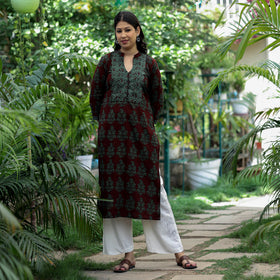 Buy  Bagh Hand Block Printed Cotton Straight Kurta Online at iTokri.com