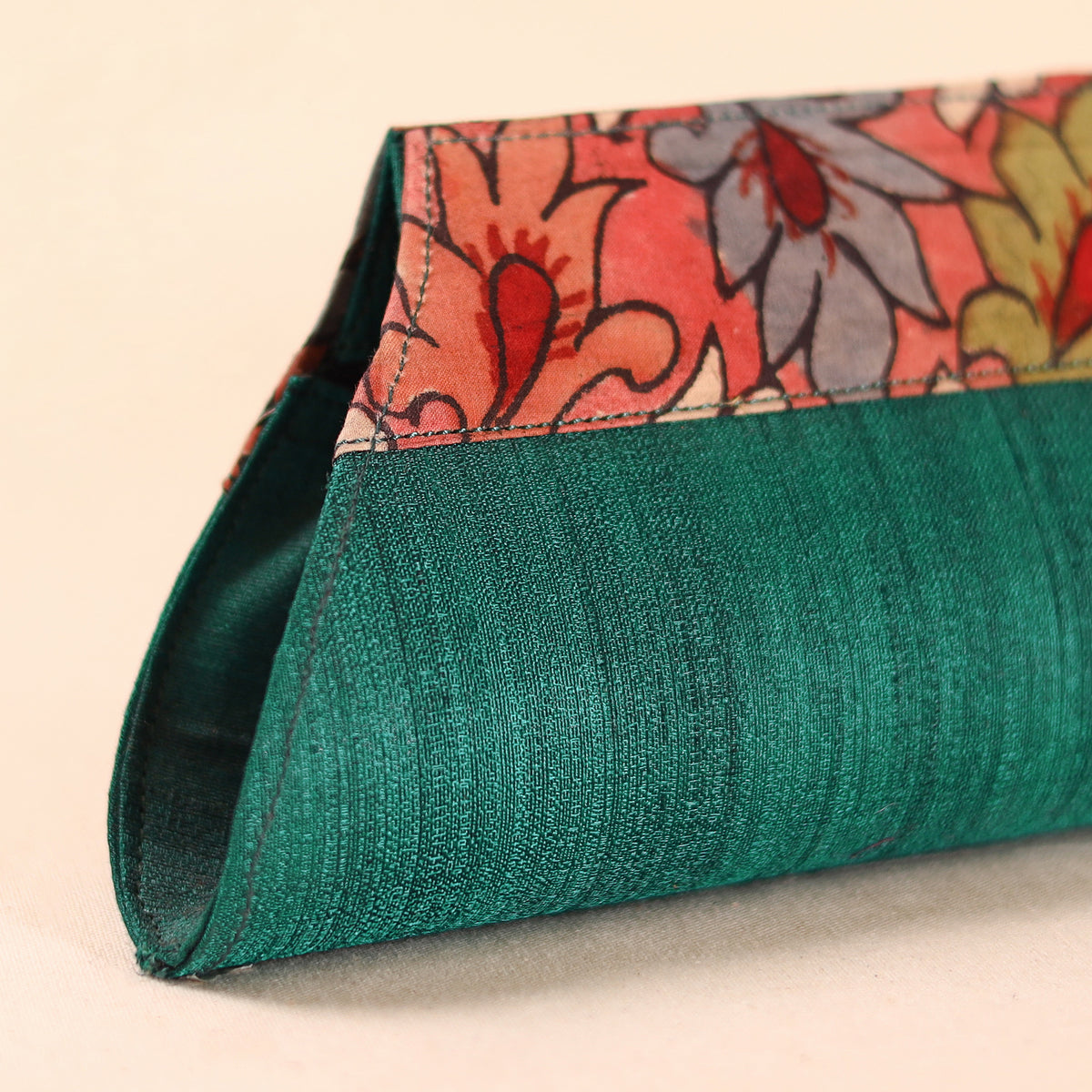 Srikalahasti Kalamkari Handpainted Clutch by Dwaraka Plus 03