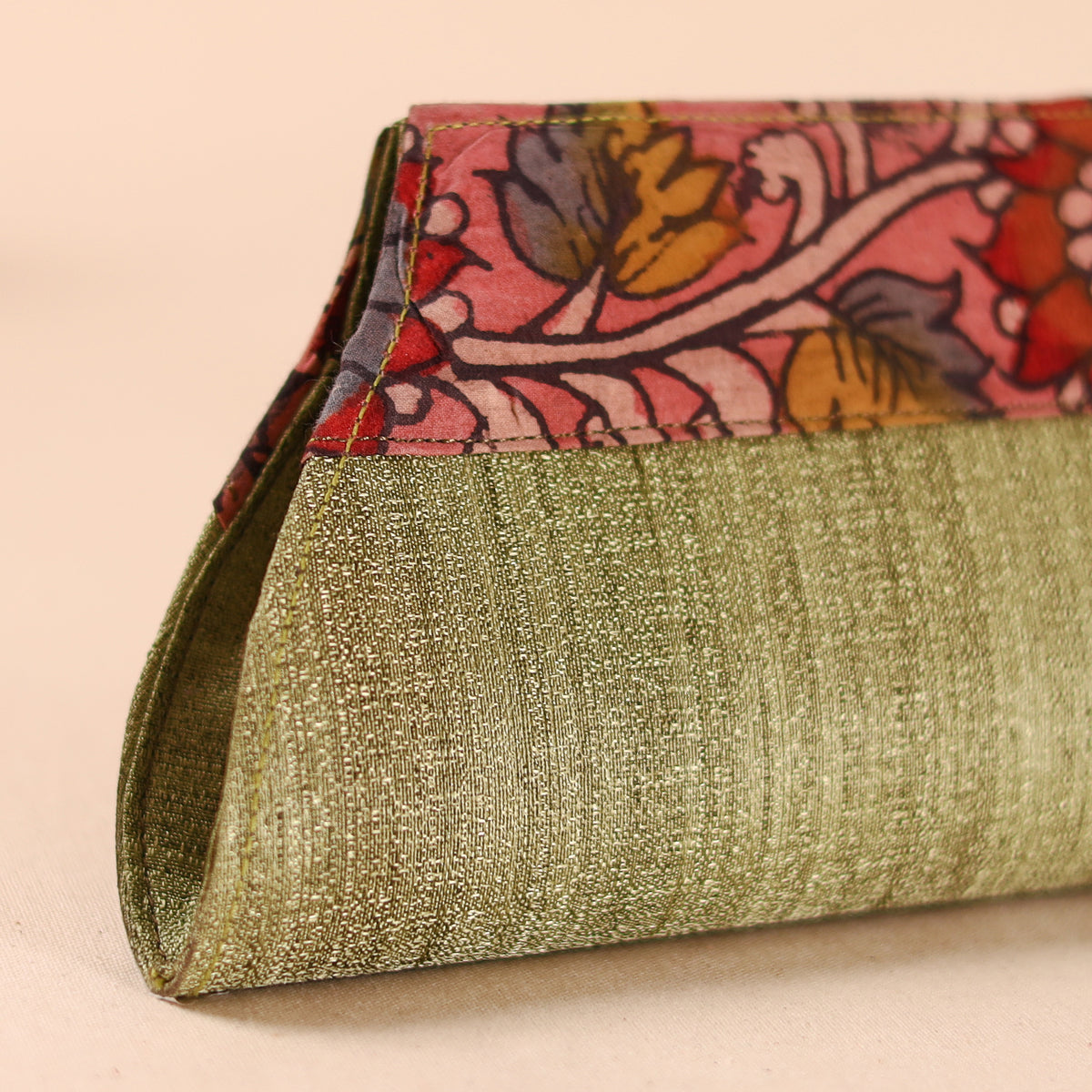 Srikalahasti Kalamkari Handpainted Clutch by Dwaraka Plus 04