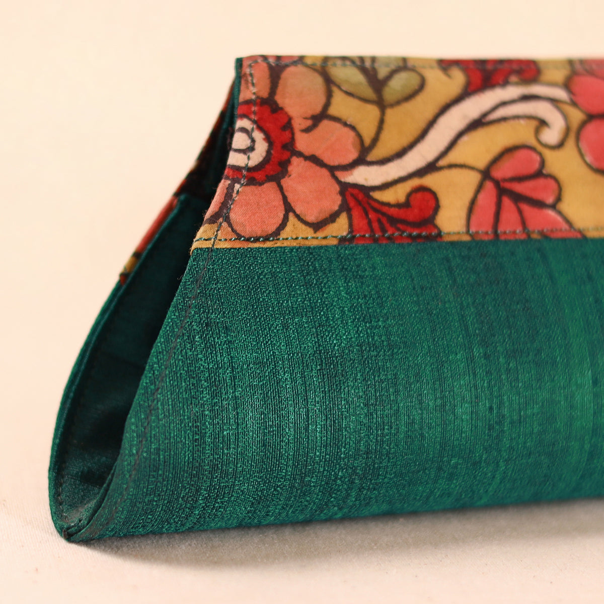 Srikalahasti Kalamkari Handpainted Clutch by Dwaraka Plus 07