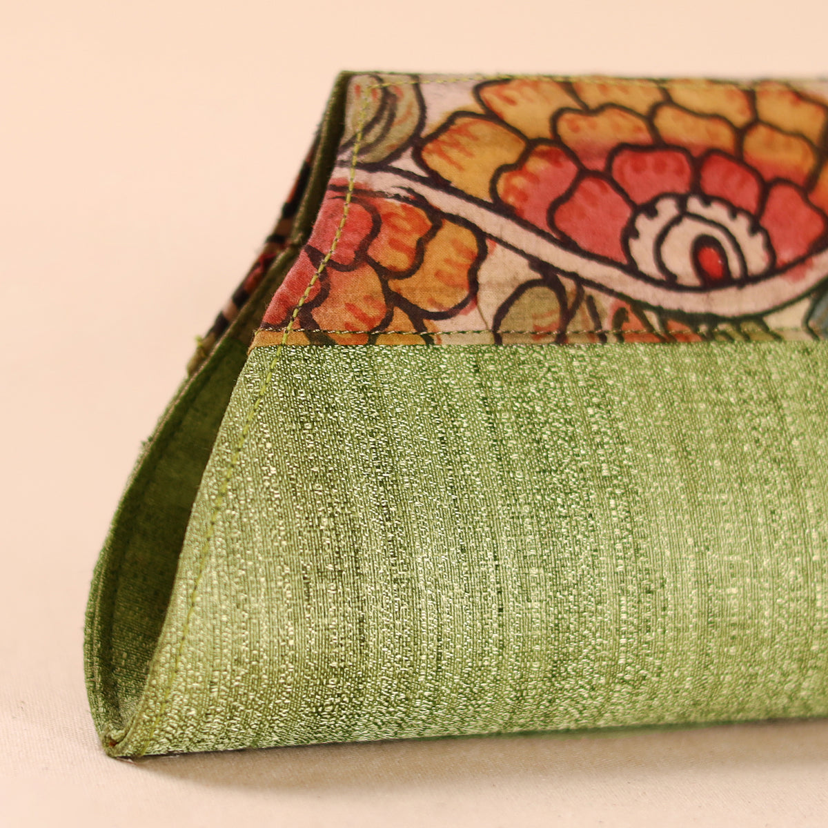 Srikalahasti Kalamkari Handpainted Clutch by Dwaraka Plus 08