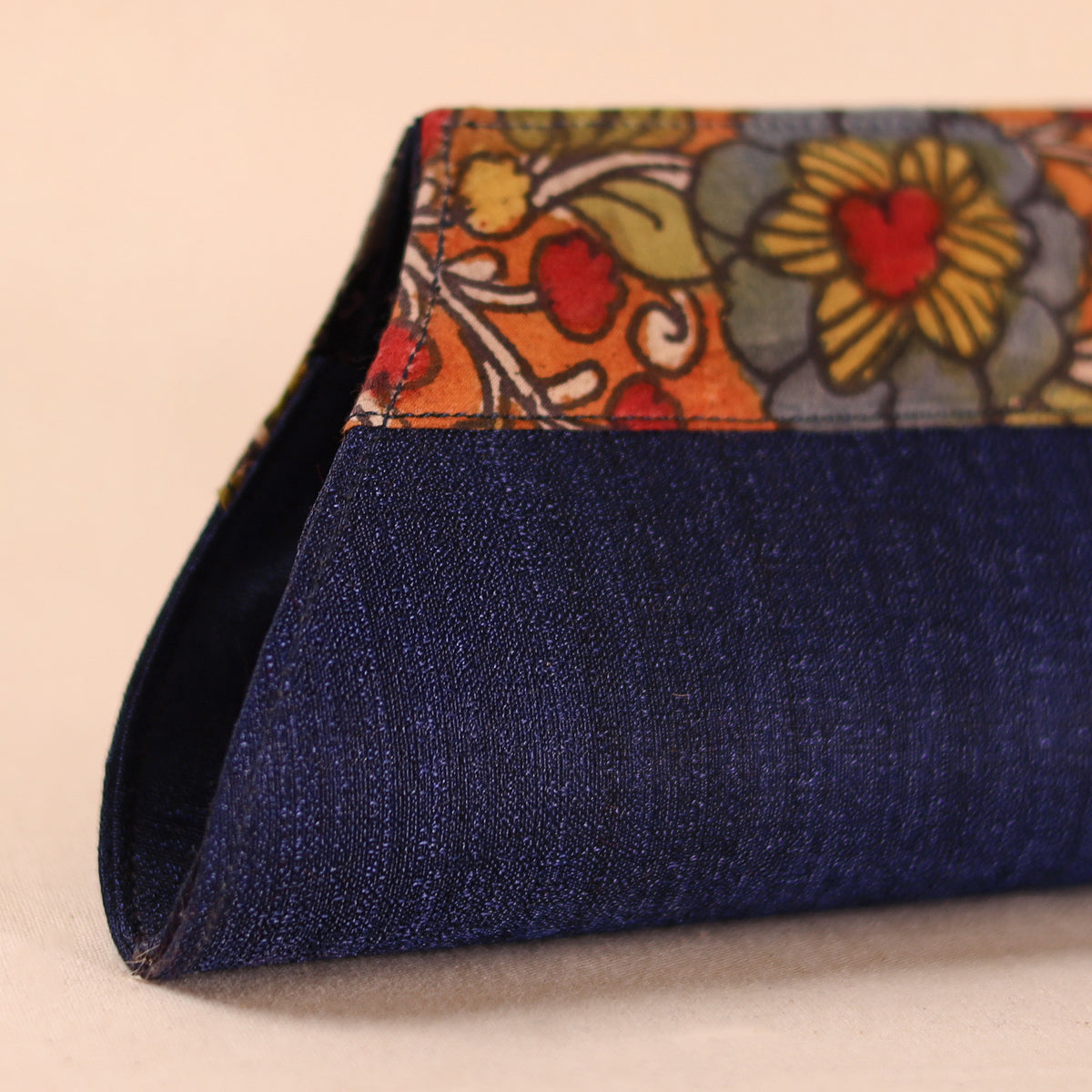 Srikalahasti Kalamkari Handpainted Clutch by Dwaraka Plus 09