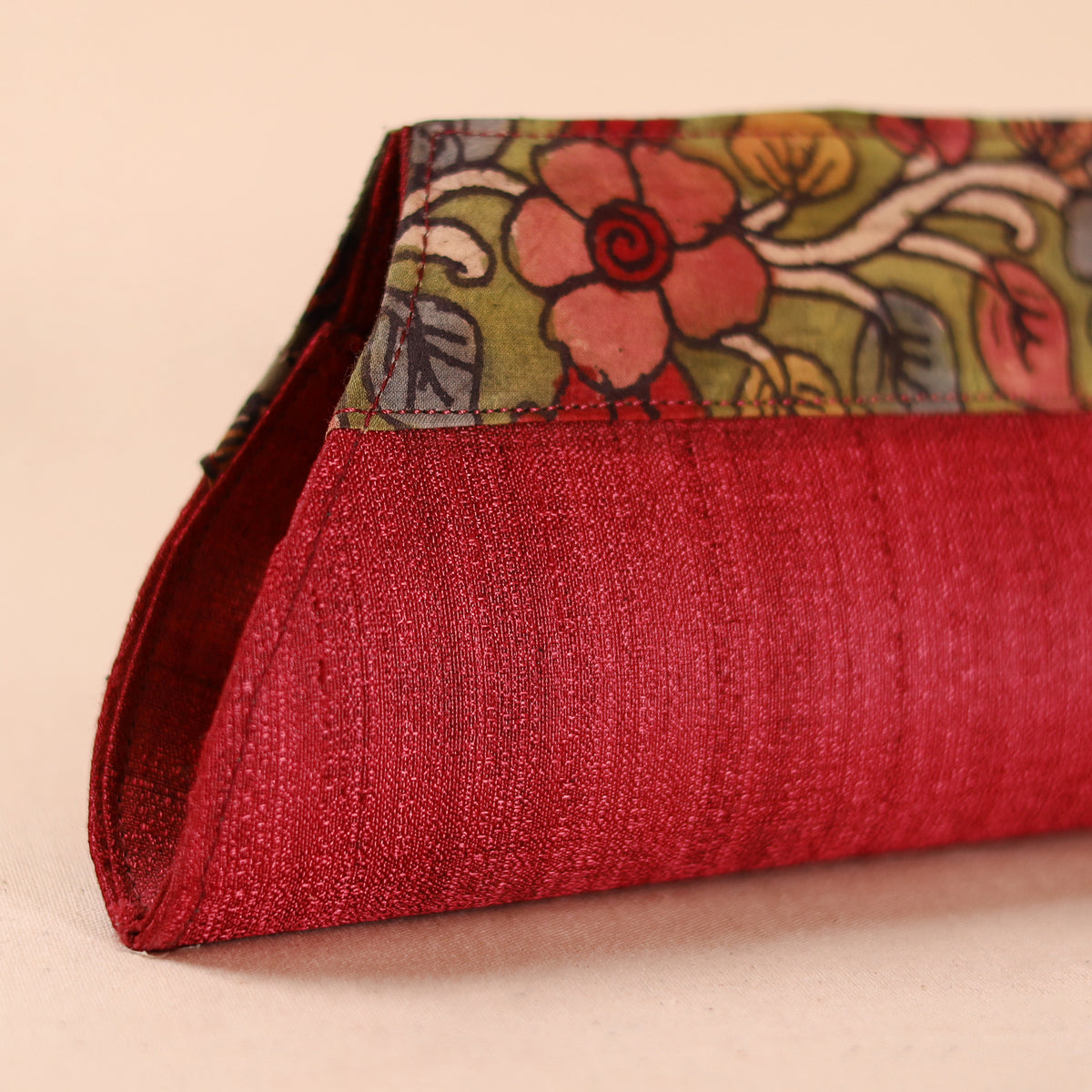 Srikalahasti Kalamkari Handpainted Clutch by Dwaraka Plus 10