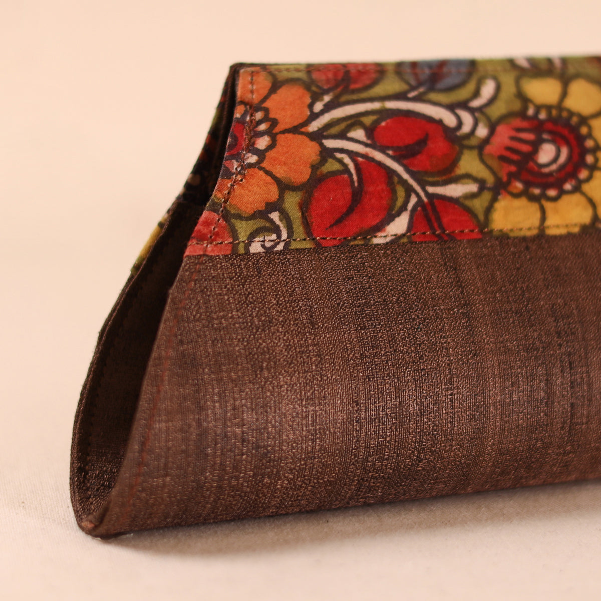 Srikalahasti Kalamkari Handpainted Clutch by Dwaraka Plus 15