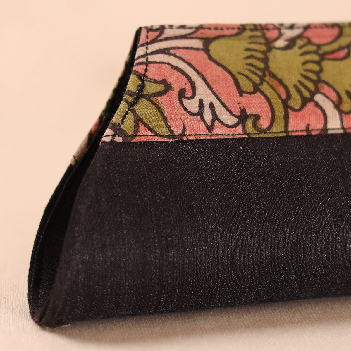 Srikalahasti Kalamkari Handpainted Clutch by Dwaraka Plus 20