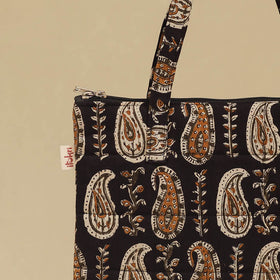 Handcrafted Quilted Handbag 04