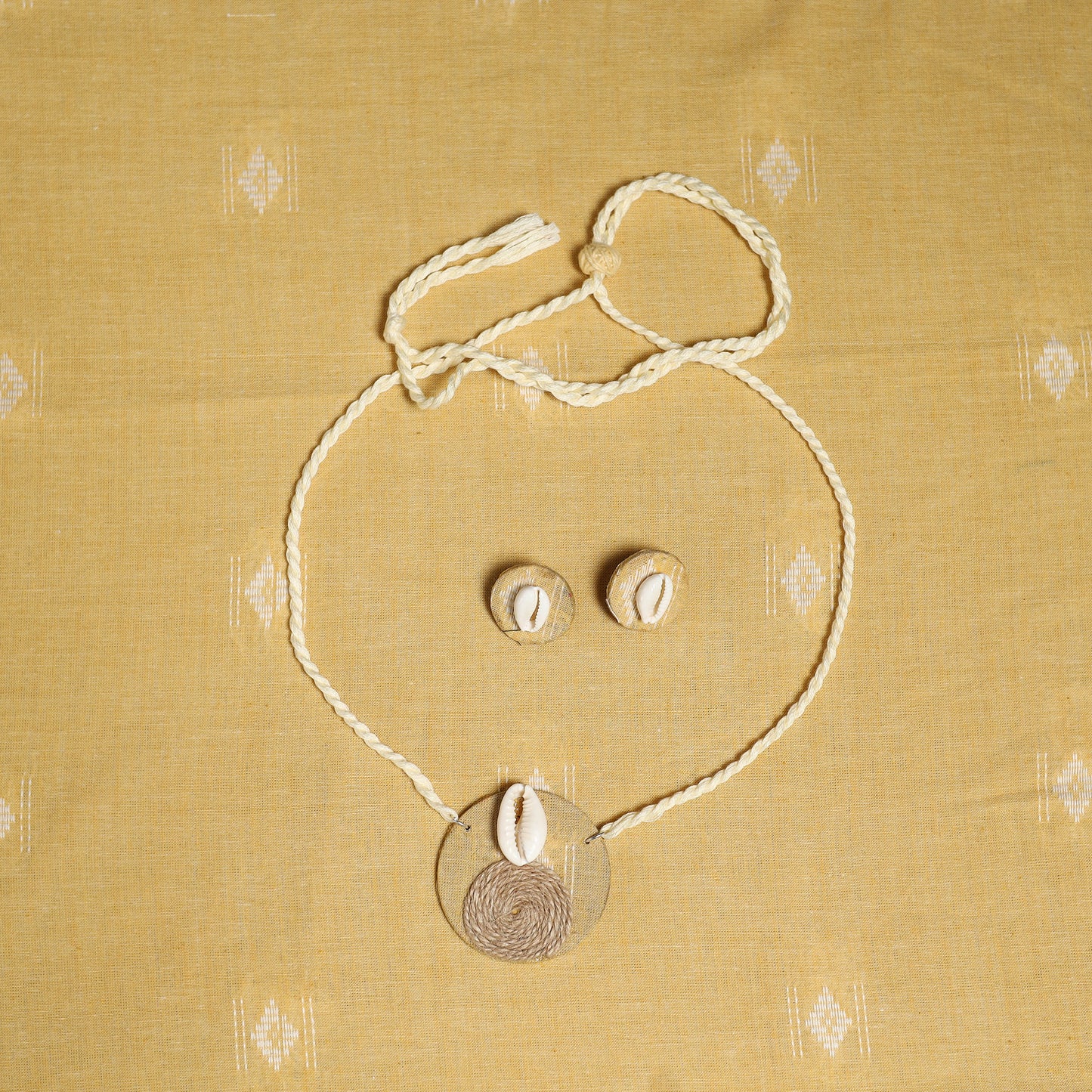 Purple Bengali Tant Saree with Matching Jewellery & Blouse