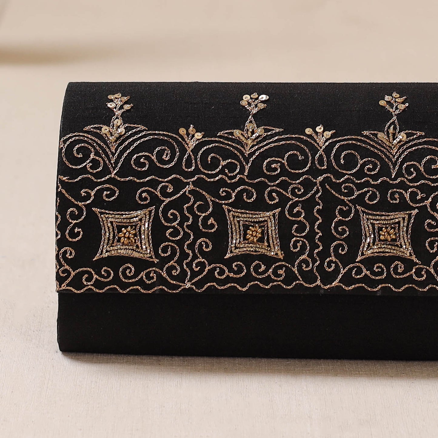 Zardozi Hand Embroidered Clutch 07