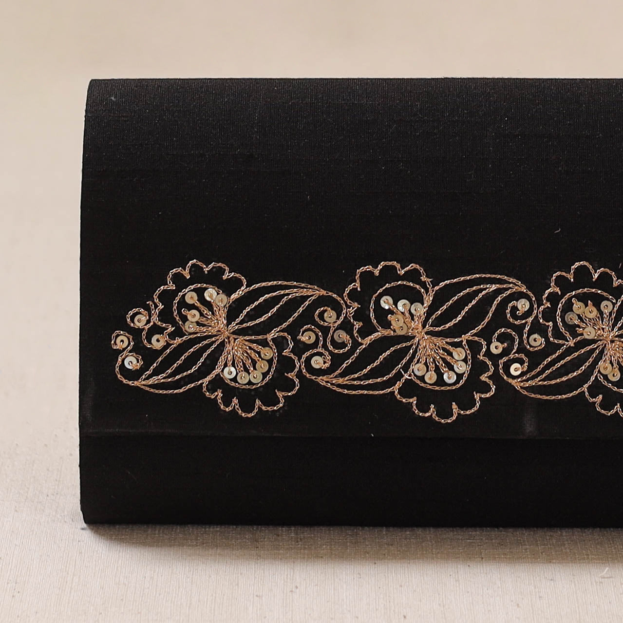 Zardozi Hand Embroidered Clutch 10