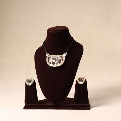 Beige Shell Work Fabart Jute Necklace Set